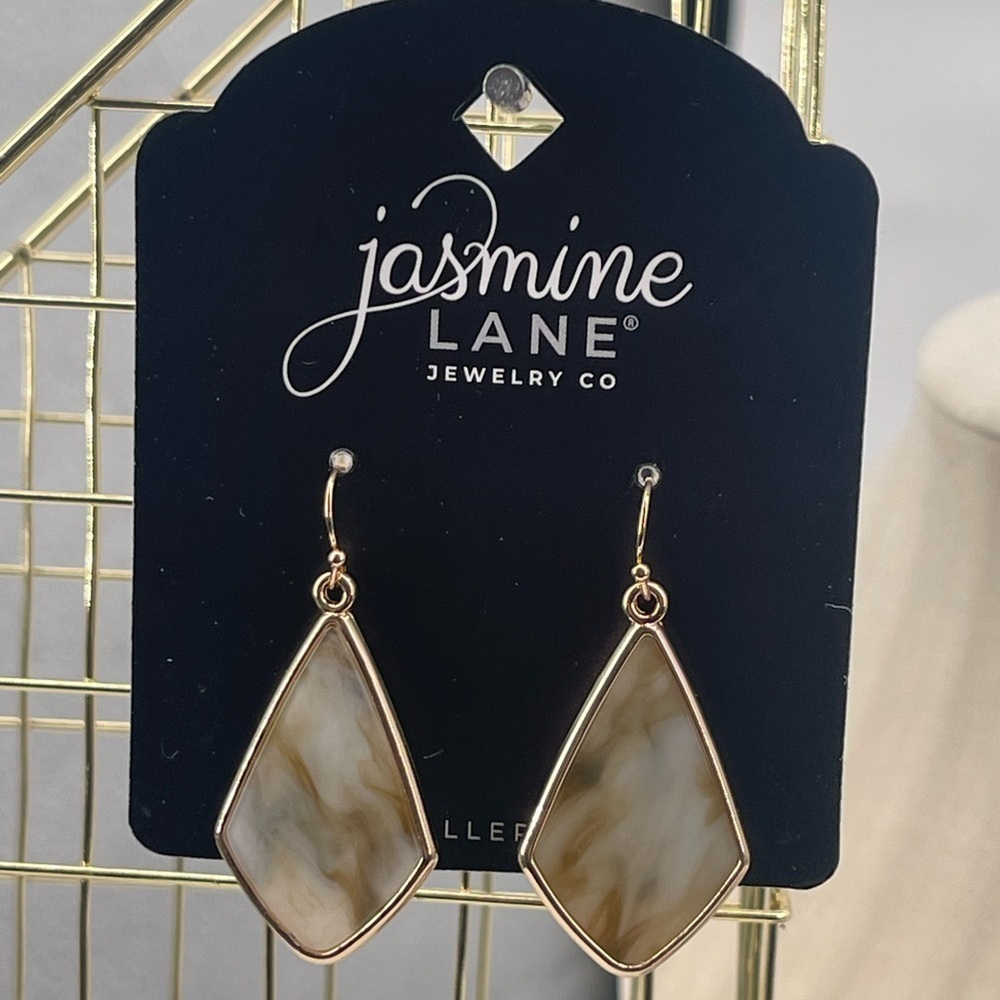 Jasmine Jewelry NWT gold toned marble angle tear drop earrings